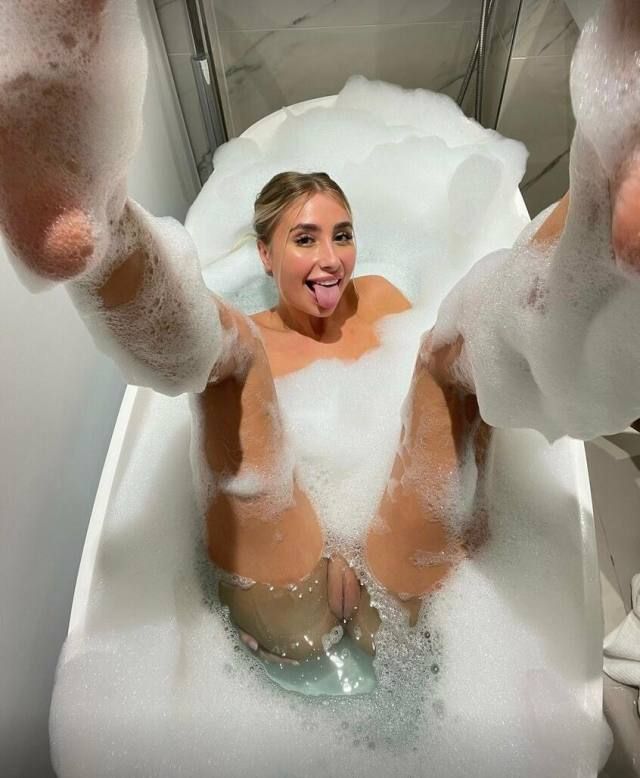 READY TO HAVE A GOOD 😋TIME WITH MY WET 💦TINY P***Y?? HIT ME UP, I’M AVAILABLE BOTH INCALL AND OUTCALL  +1 (586) 701-5121, Wha - Image 3